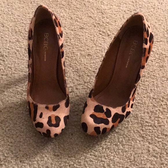 BCBG Leopard Print Heels Size 4.5 - Picture 1 of 4